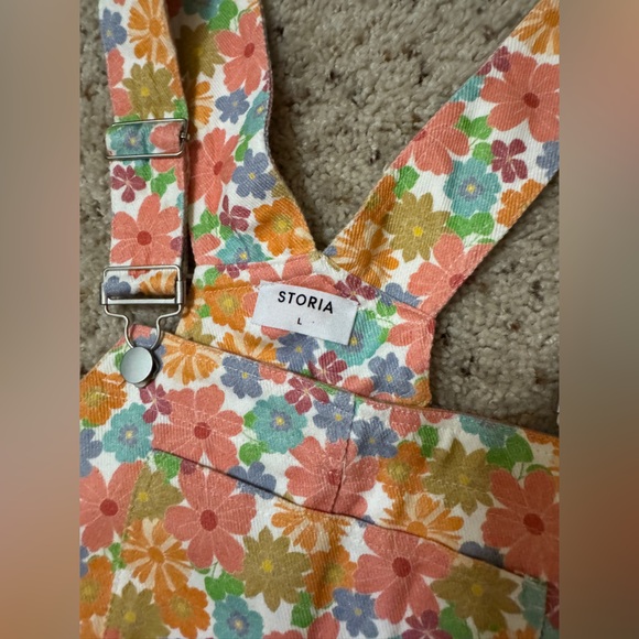 Cutest floral overalls EVER. boutique purchase. Straight leg. - Picture 3 of 6